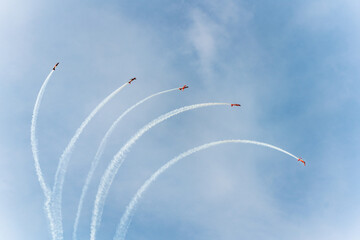 airplanes performing acrobatics during air shows