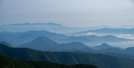 雲海と山々
