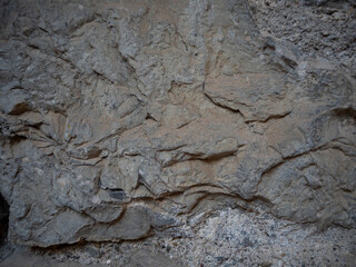 imagen detalle textura piedra con distintas profundidades y algunas grietas 