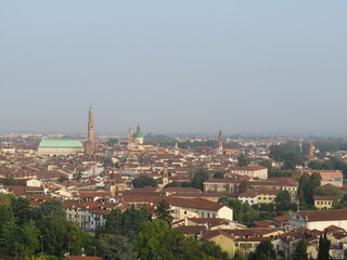 Fototapeta na wymiar panorama di Vicenza, Veneto, Italia
