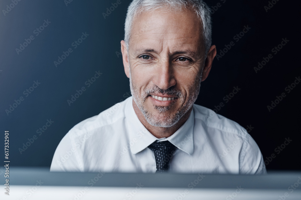 Fototapete thinking, brainstorming and senior businessman working on a project with a computer or technology. c