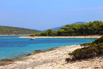 Fototapeta na wymiar Beautiful wild beach on Proizd, tiny island in southern Croatia.