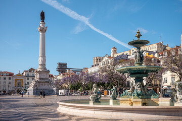 Fototapeta na wymiar Lissabon Portugal - Stadtplatz Estátua do Rei Dom Pedro IV
