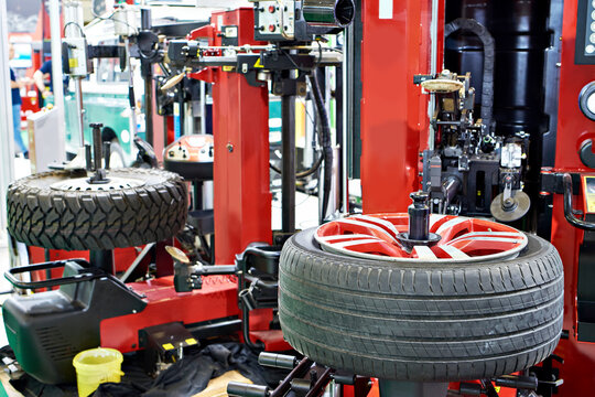 Automatic tire changer