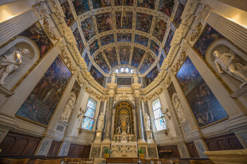 Vicenza, Italy - June 24, 2023: interior view of Chiesa di Santa Corona. - 617357977