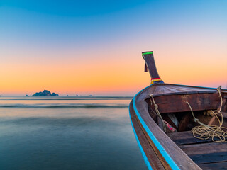 Obraz premium long-tail boat at Poda beach in Thailand