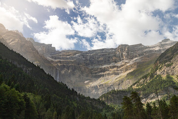 Fototapeta premium Photo de paysage de la vallée de Gavarnie en France