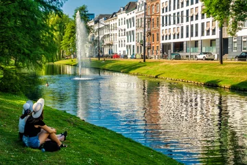 Fototapeten Über-Sommern am Kanal in Rotterdam © HeinzWaldukat