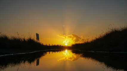 Fototapeta na wymiar Sonnenuntergang Spiegelung Baltrum