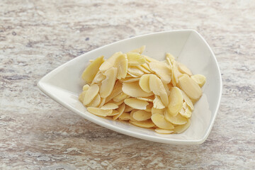 Almond nut slices for culinary