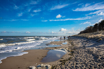 Viel Wasser wenig Strand in Zingst an der Ostsee.