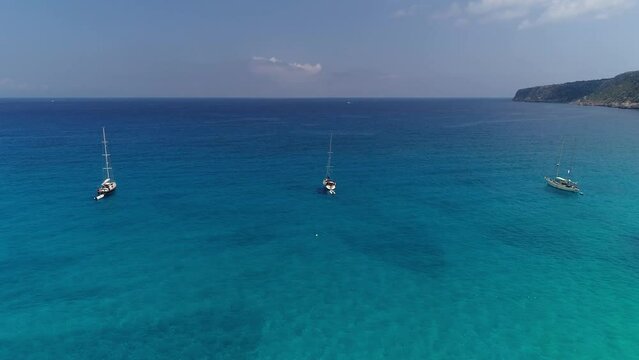 Formentera - Tres barcos en Es Cal&oacute; a vista de drone