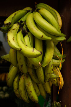 Manojo de platanos maduros