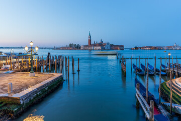 Obraz premium Canals side view in Venice