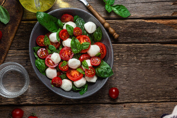 Caprese salad with tomato, mozzarella and basil