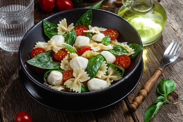 Pasta with tomato, mozzarella and basil