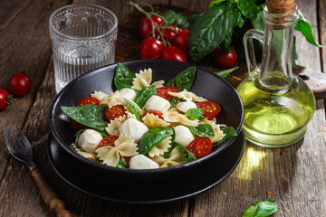 Pasta with tomato, mozzarella and basil