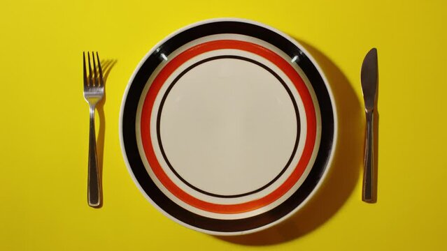 Plate with cutlery on the sides