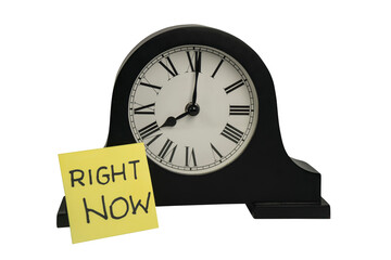 Stylowy zegar w czarnej obudowie z żółtą kartką z napisem: RIGHT NOW. - obrazy, fototapety, plakaty