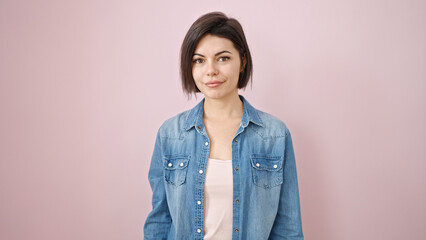 Fototapeta premium Young caucasian woman standing with serious expression over isolated pink background