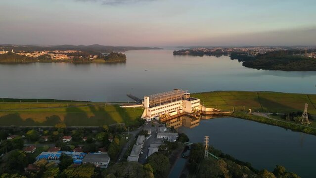 Aerial view of the Jurubatuba River, the Eleva&ccedil;&atilde;o Pedreira Hydroelectric Power Plant and the Piratininga Thermoelectric Power Plant. Dam located between Interlagos and Diadema in the city of S&atilde;o Paulo