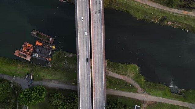 Aerial view of the Jurubatuba River, the Eleva&ccedil;&atilde;o Pedreira Hydroelectric Power Plant and the Piratininga Thermoelectric Power Plant. Dam located between Interlagos and Diadema in the city of S&atilde;o Paulo