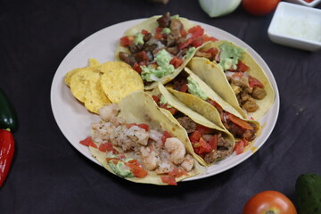 tacos y guacamole
