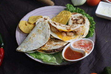 tortillas de maíz con carne y camarón