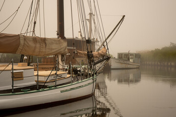 Obraz premium old ship in the harbor