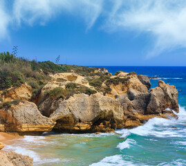 Obraz premium Summer Atlantic rocky coast view (Albufeira outskirts, Algarve, Portugal).