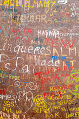 des graffitis sur un canon de défense de l'île de Gorée au large de Dakar ennui Afrique de l'Ouest