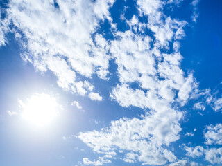 Obraz premium clear blue sky covered with white clouds