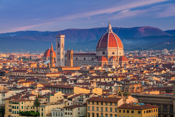 Fototapeta na wymiar Cityscape image of Florence, Italy during sunrise.