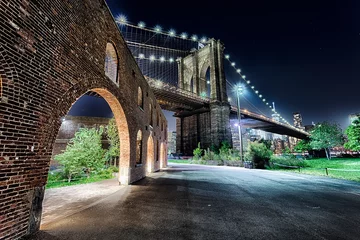 Gordijnen Brooklyn Bridge in New York City in the night © Designpics