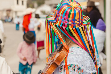 Ceremonia andina Warmi Punlla, donde mujeres indígenas del norte de los andes ecuatorianos bailan...