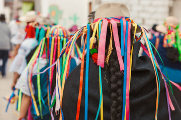 Ceremonia andina Warmi Punlla, donde mujeres indígenas del norte de los andes ecuatorianos bailan...