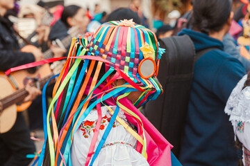Ceremonia andina Warmi Punlla, donde mujeres indígenas del norte de los andes ecuatorianos bailan en agradecimiento al sol y la pachamama por las cosechas del mes de junio.