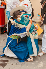 Ceremonia andina Warmi Punlla, donde mujeres indígenas del norte de los andes ecuatorianos bailan...