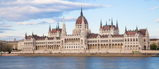 Obraz premium The Hungarian Parliament Building, a notable landmark of Hungary and a popular tourist destination of Budapest.