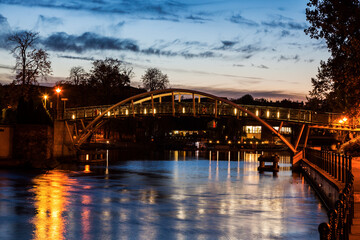 Pedestrian bridge on Brda River in Bydgoszcz. Bydgoszcz, Kuyavian-Pomeranian, Poland. - obrazy, fototapety, plakaty