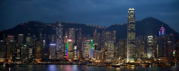 Naklejka premium Hong Kong Island by night
