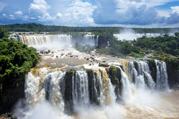 Fototapeta premium iguazu falls national park. tropical waterfalls and rainforest landscape