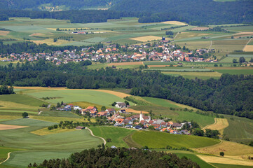Fototapeta na wymiar Blick auf die Dörfer Kilchberg und Wenslingen bei Sissach, Basel Landschaft, Schweiz