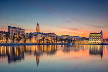 Fototapeta na wymiar Beautiful romantic old town of Split during beautiful sunrise. Croatia,Europe.