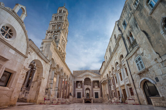 Fototapeta Beautiful romantic streets of old town Split during spring day.