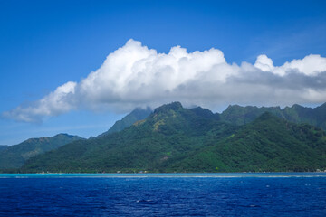 Obraz premium Moorea island and Pacific ocean lagoon landscape. French Polynesia