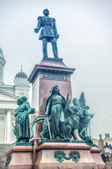 Obraz premium Helsinki cathedral and monument to Alexander II at evening, Finland
