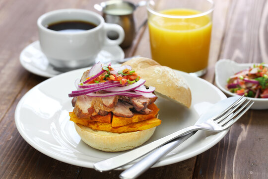 bun with fried pork meat, sweet potato and salsa criolla.
