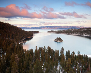 Obraz premium Lake Tahoe is a large freshwater lake in the Sierra Nevada of the United States.