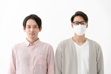 マスクを付ける人、付けない人